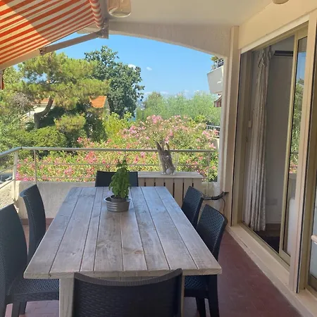 Διαμέρισμα 4 P Avec Grande Terrasse, Piscine, Parking Dans Tropez Centre *