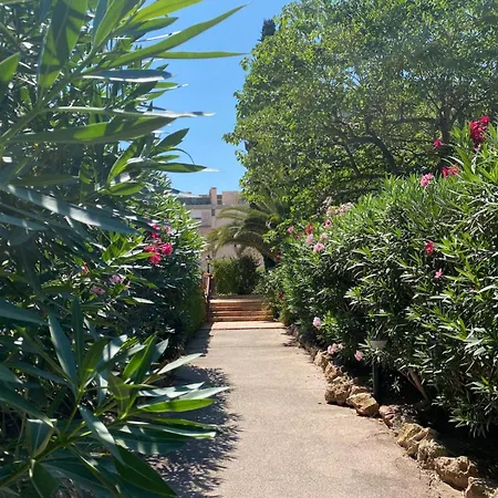 4 P Avec Grande Terrasse, Piscine, Parking Dans Tropez Centre Διαμέρισμα *