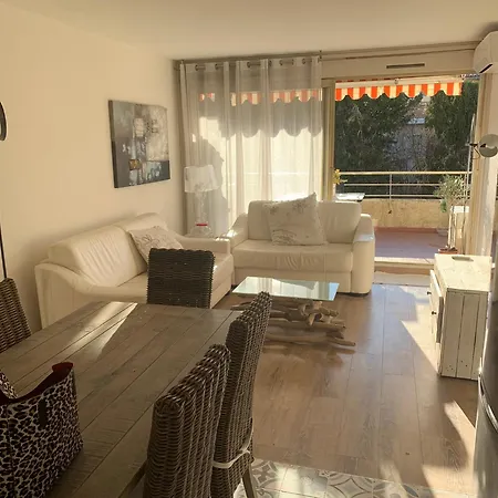 4 P Avec Grande Terrasse, Piscine, Parking Dans Tropez Centre Σαιν-Τροπέ
