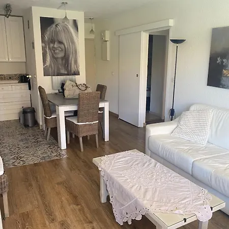 Lägenhet 4 P Avec Grande Terrasse, Piscine, Parking Dans Tropez Centre