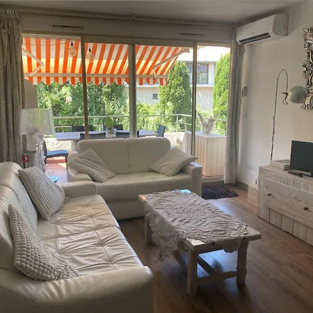 公寓 4 P Avec Grande Terrasse, Piscine, Parking Dans Tropez Centre *